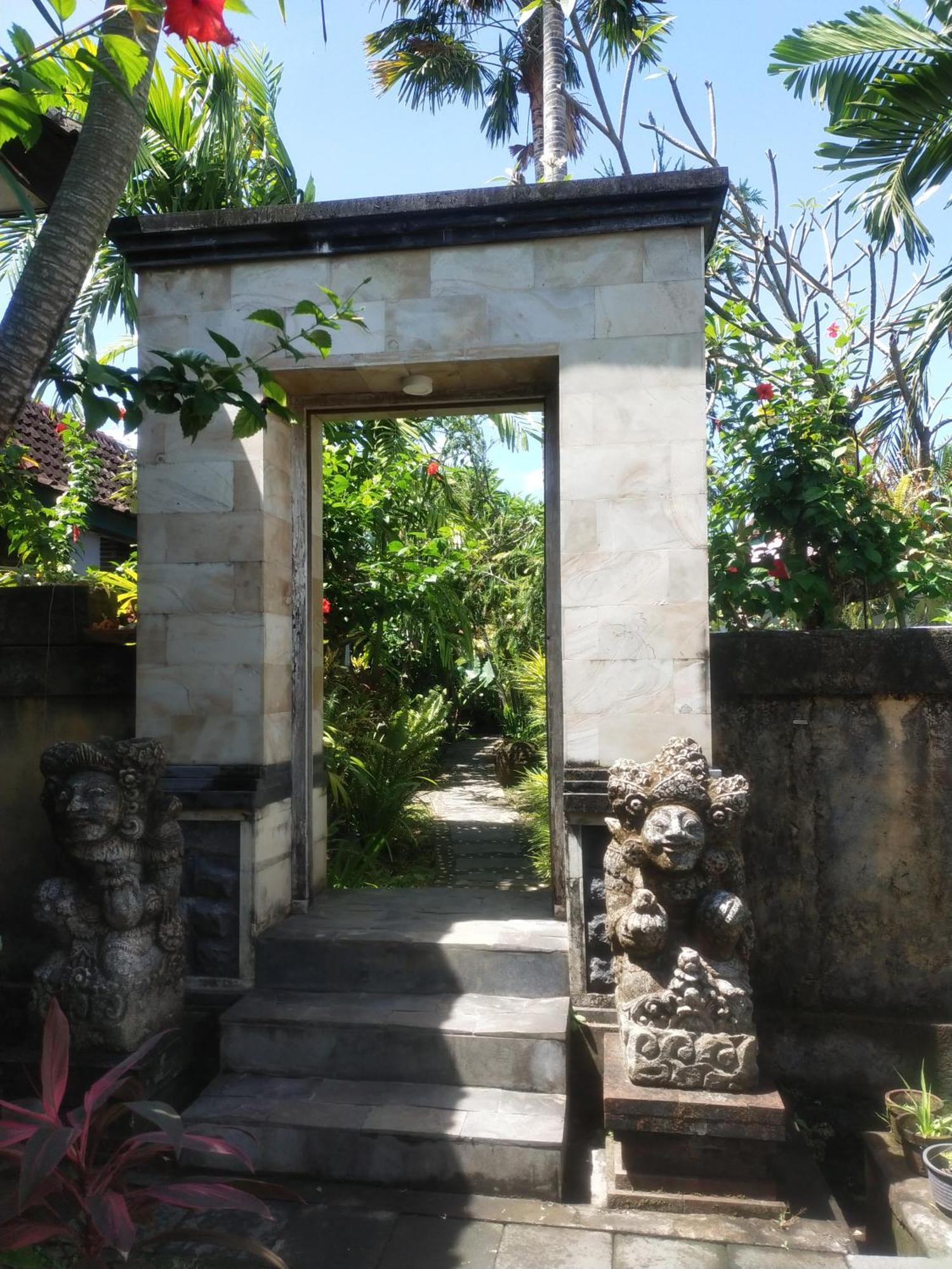 Comeback Guesthouse Canggu Zewnętrze zdjęcie